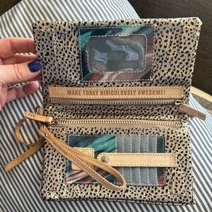 CONSUELA 
WESLEY UPTOWN CROSSBODY